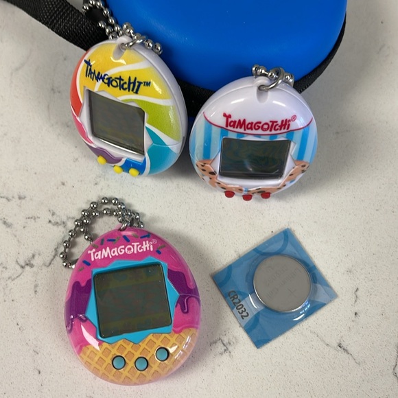 Tamagotchi 2017 Rainbow Candy Swirl Ice Cream Milk & Cookies Case Spare Battery - Picture 16 of 16